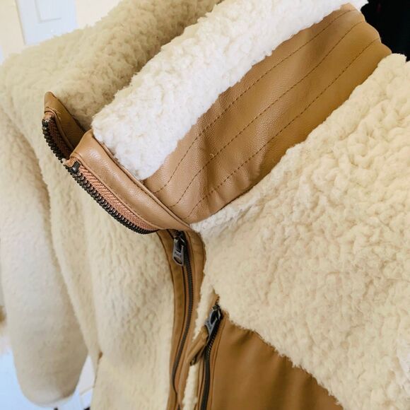 Abercrombie & Fitch A&F Soft Collection Ivory Sherpa Fleece Jacket | Size: S - Picture 8 of 8